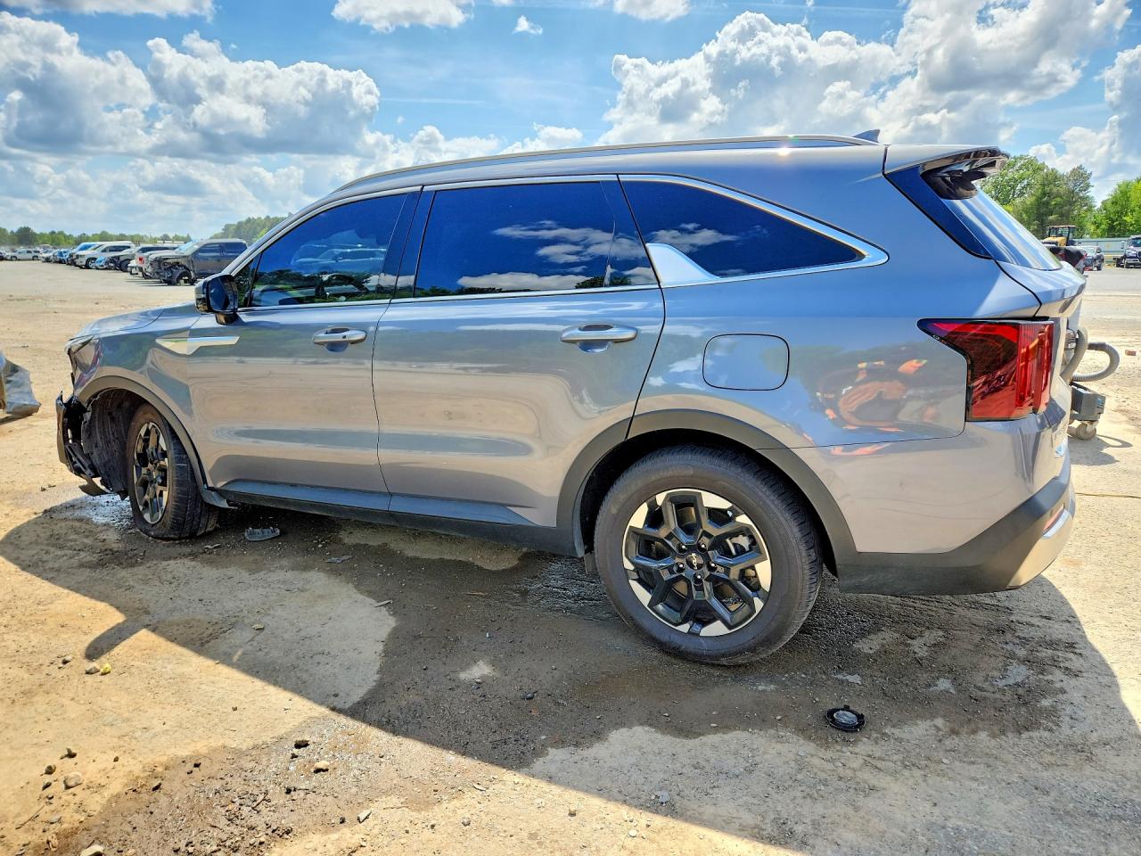 2024 KIA SORENTO S photo 3
