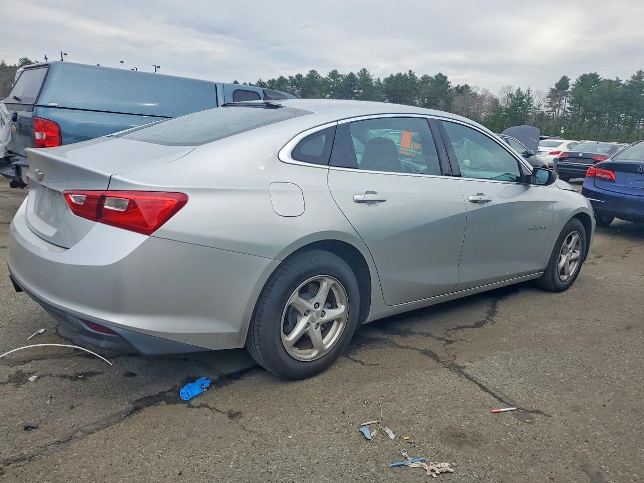 2018 CHEVROLET MALIBU LS photo 3
