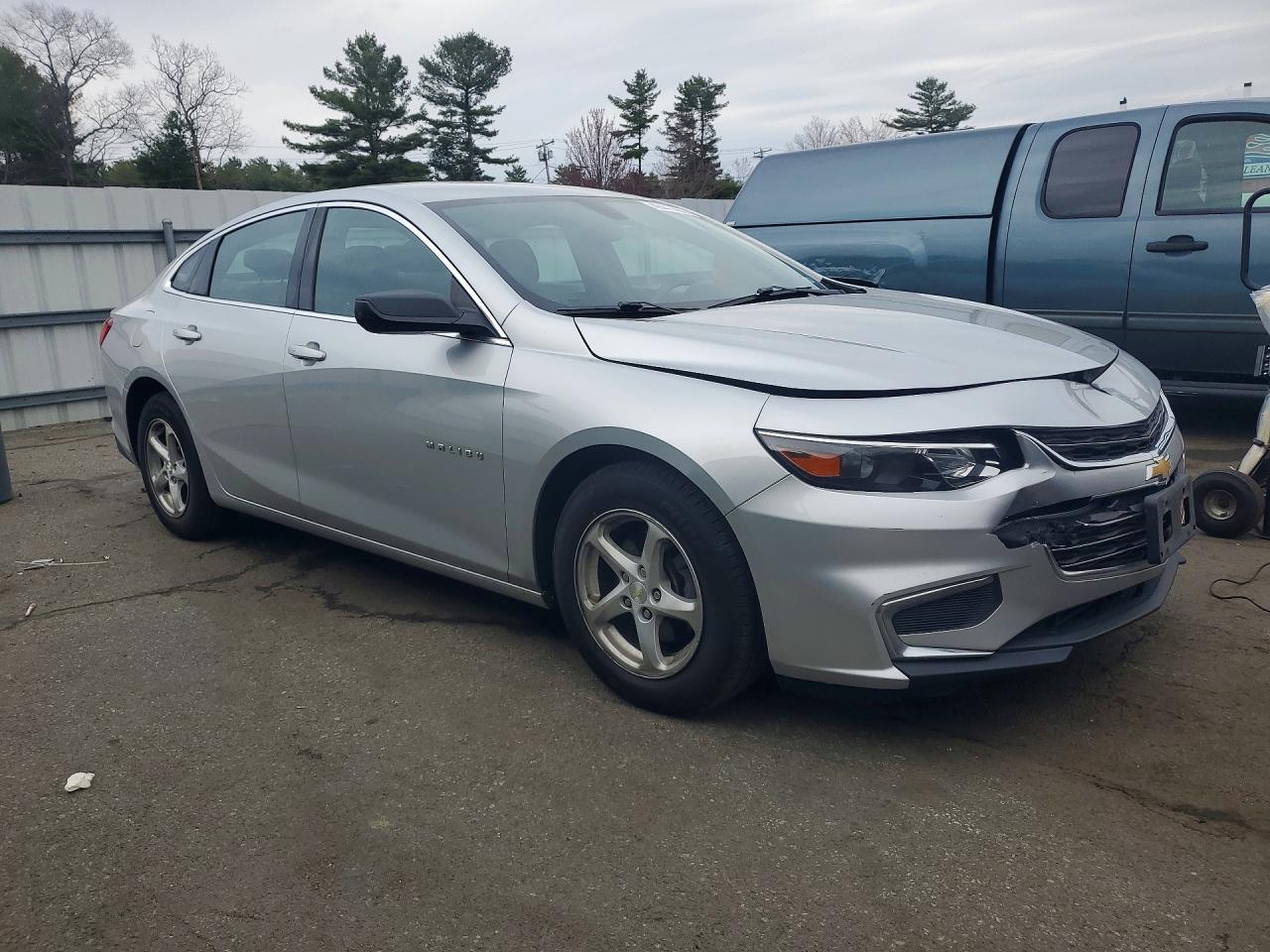 2018 CHEVROLET MALIBU LS photo 4