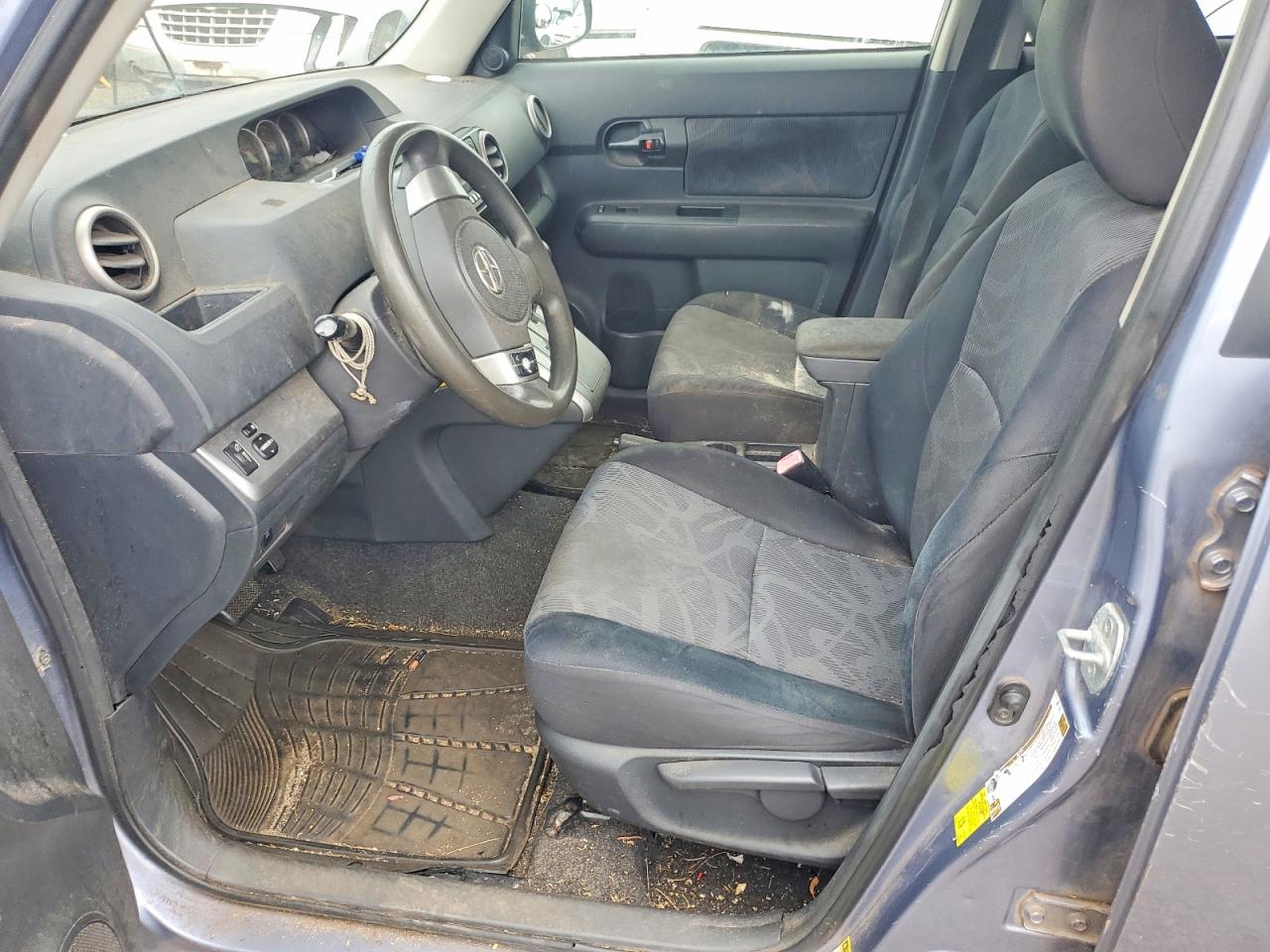 2011 TOYOTA SCION XB photo 19