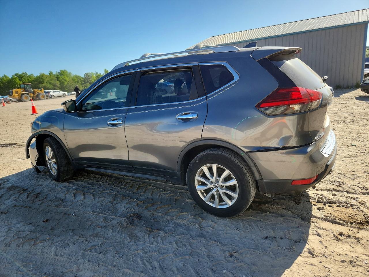 2017 NISSAN ROGUE SV photo 4