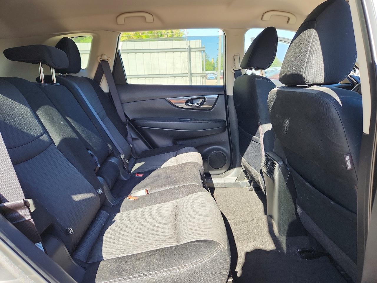 2017 NISSAN ROGUE SV photo 31