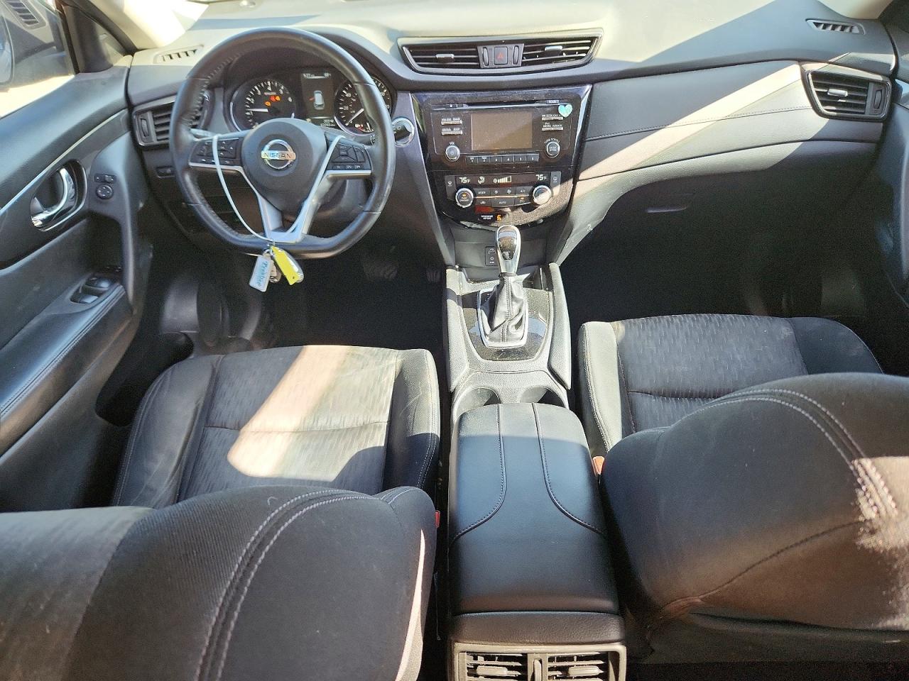 2017 NISSAN ROGUE SV photo 22