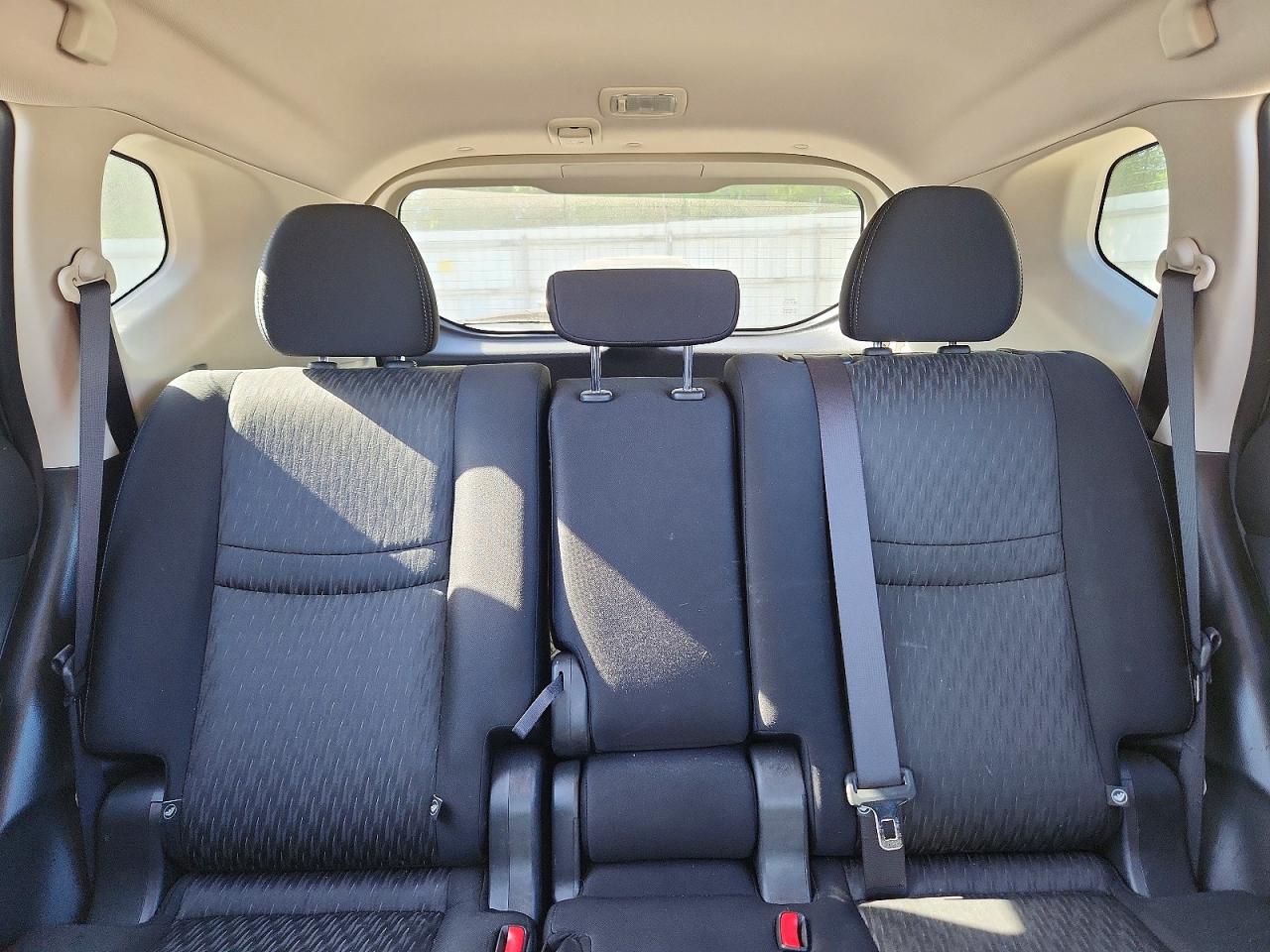 2017 NISSAN ROGUE SV photo 28