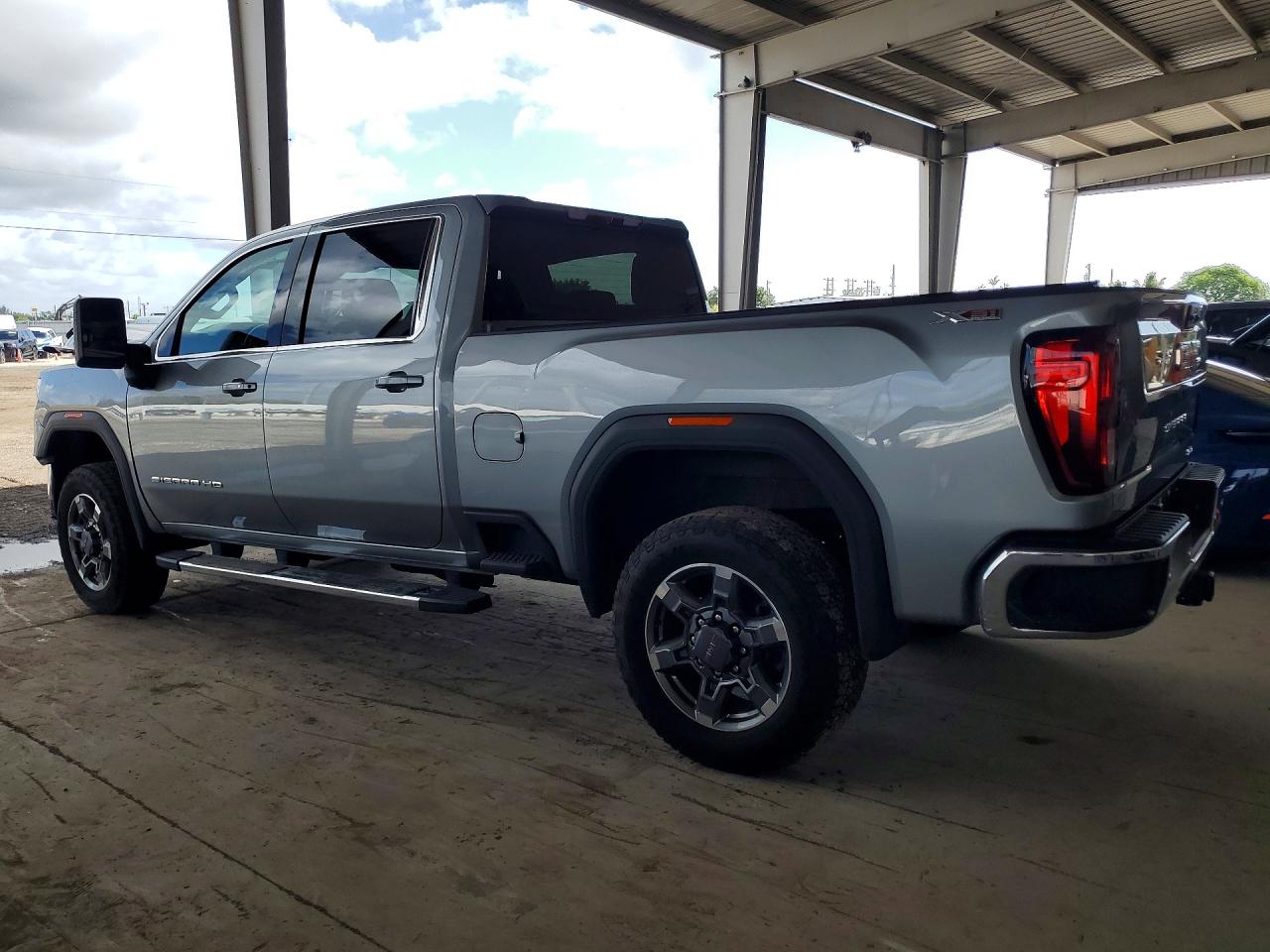 2025 GMC SIERRA K3500 SLE photo 4