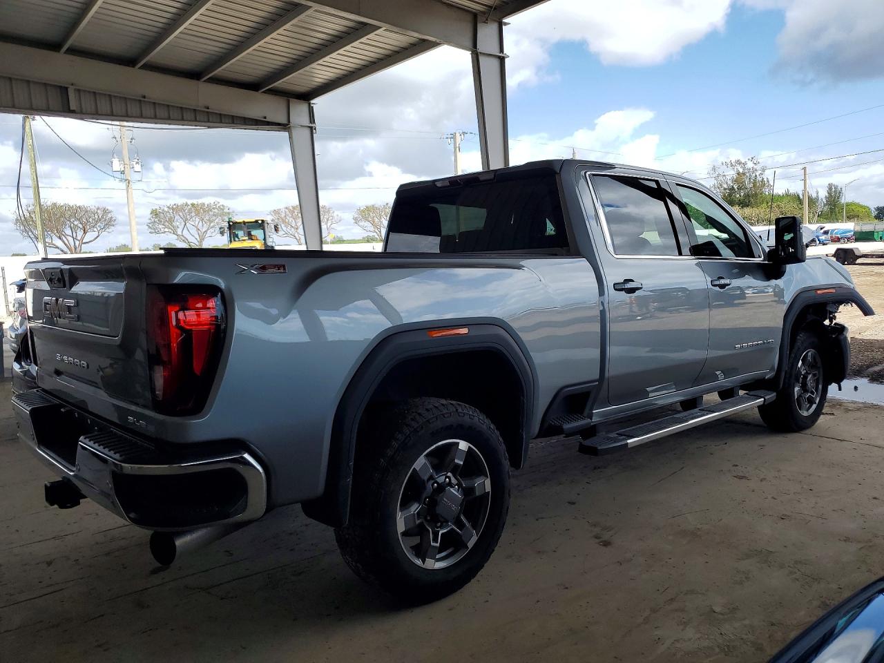 2025 GMC SIERRA K3500 SLE photo 7