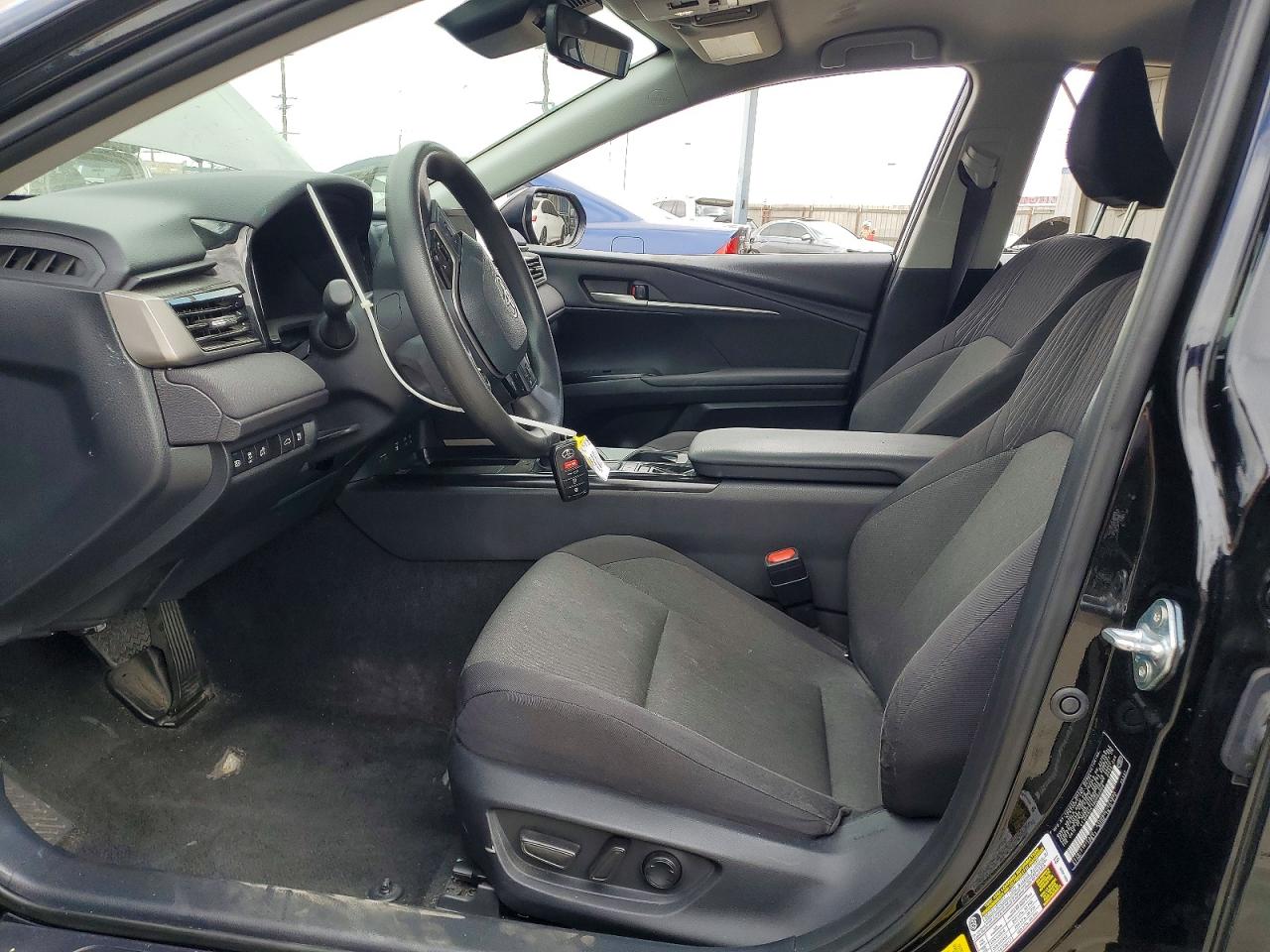 2025 TOYOTA CAMRY LE photo 19
