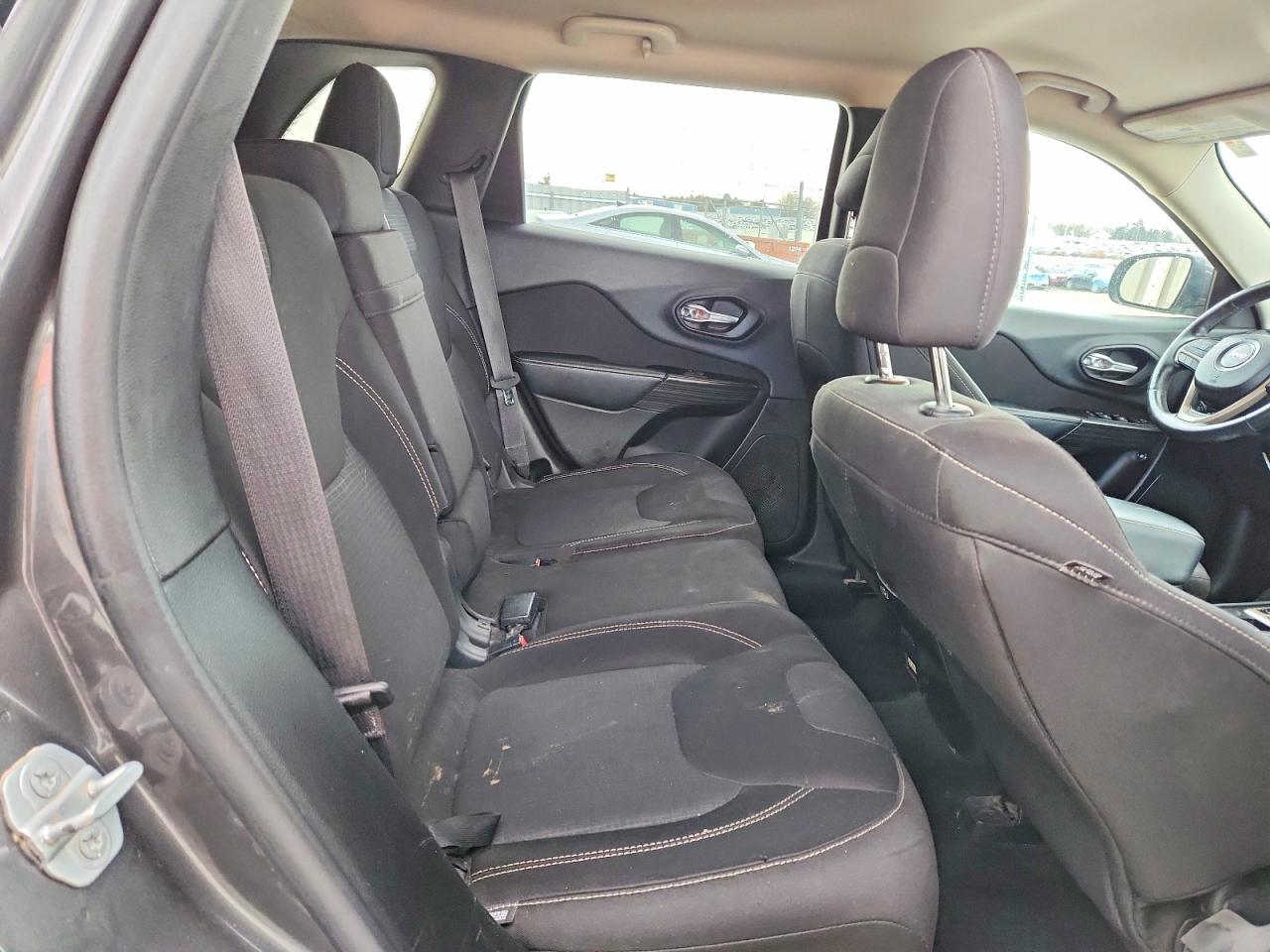 2015 JEEP CHEROKEE LATITUDE photo 31