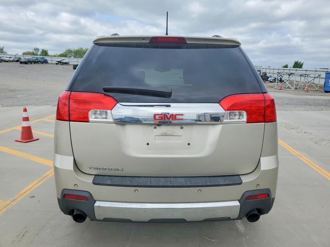 2013 GMC TERRAIN SLT photo 11