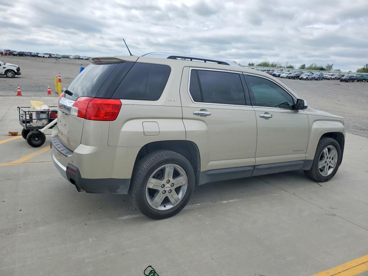 2013 GMC TERRAIN SLT photo 5