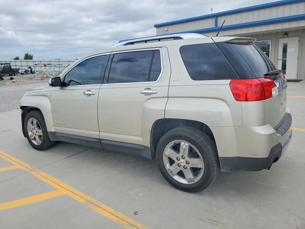 2013 GMC TERRAIN SLT photo 3