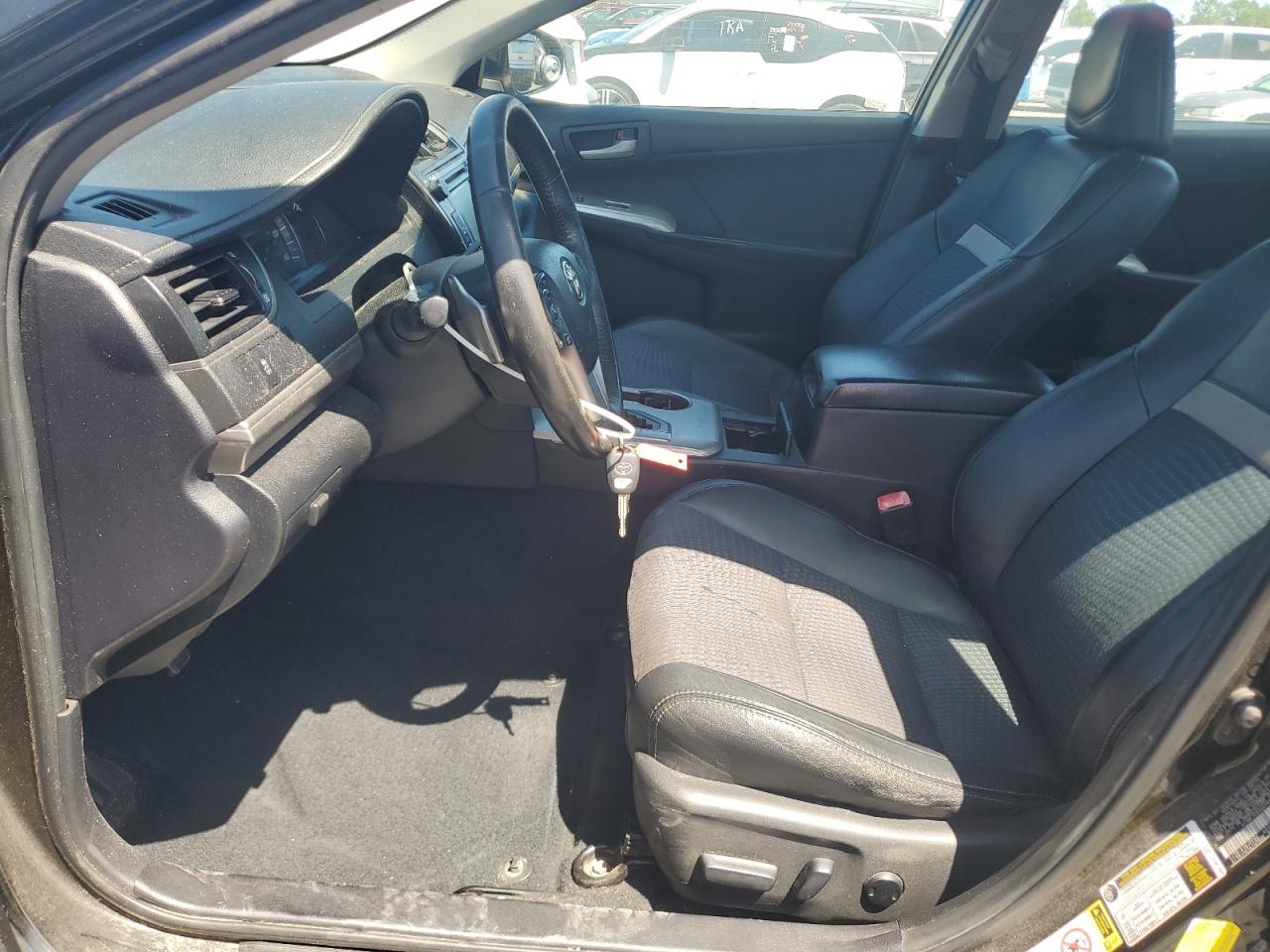 2012 TOYOTA CAMRY SE photo 13