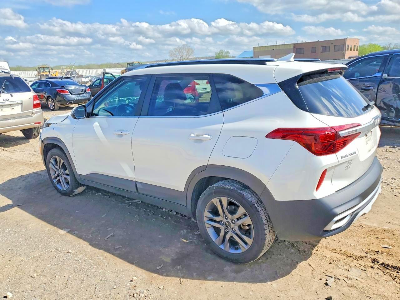 2023 KIA SELTOS S photo 4