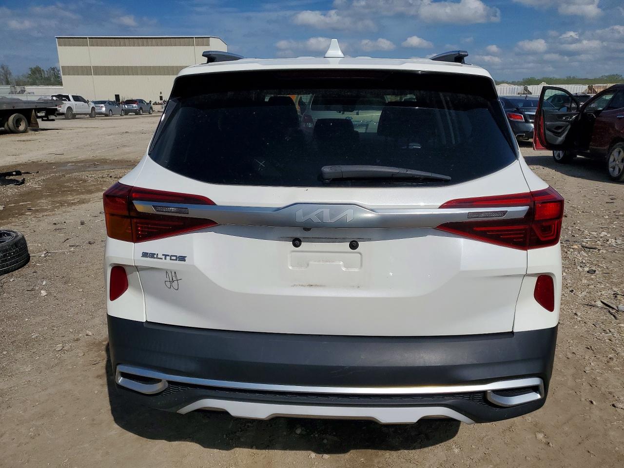 2023 KIA SELTOS S photo 16