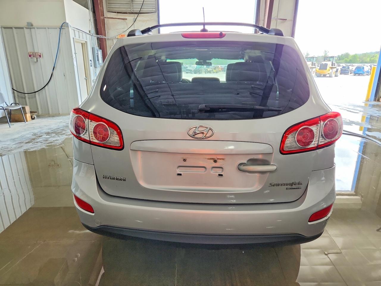 2010 HYUNDAI SANTA FE GLS photo 11