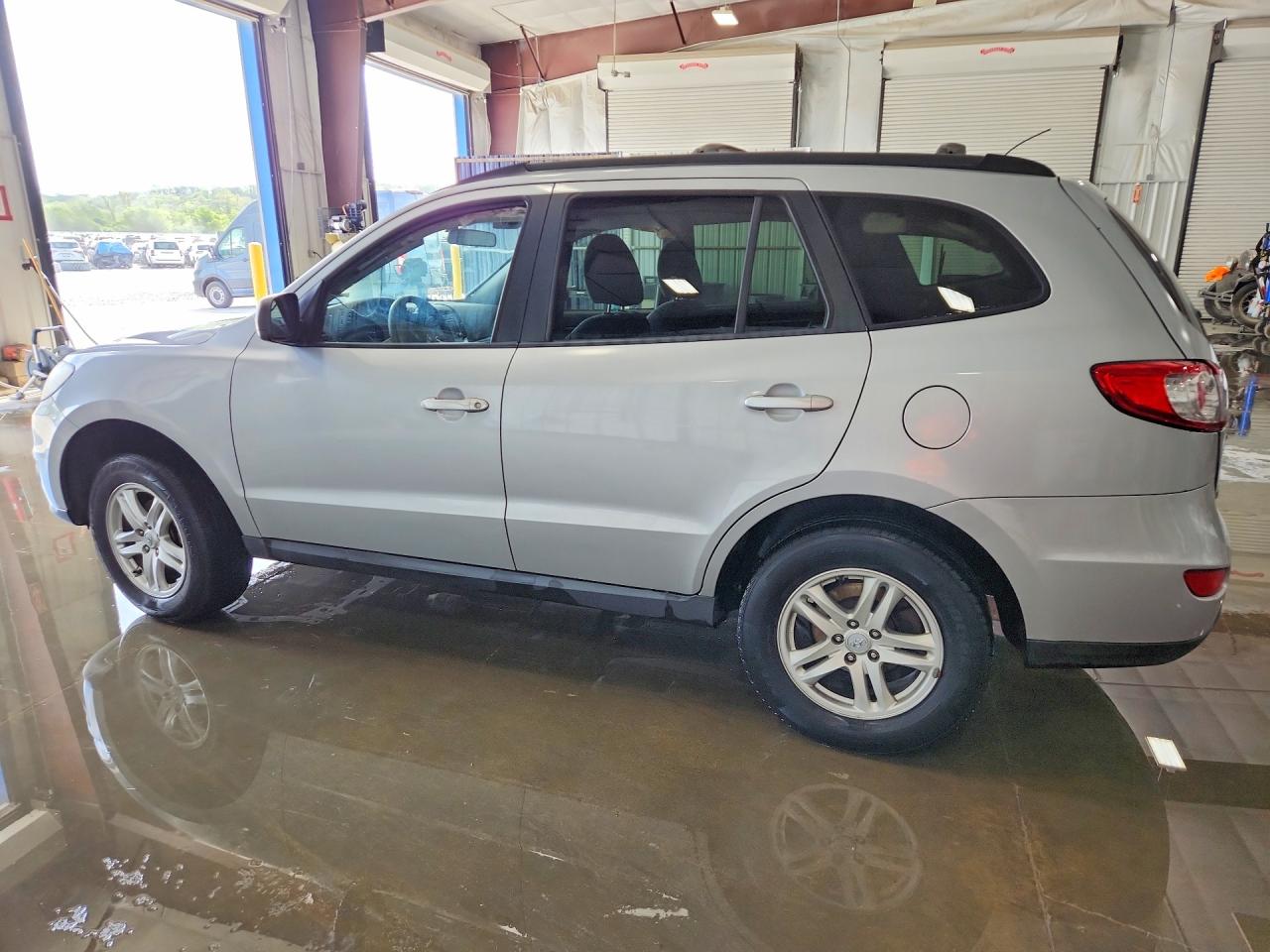 2010 HYUNDAI SANTA FE GLS photo 3