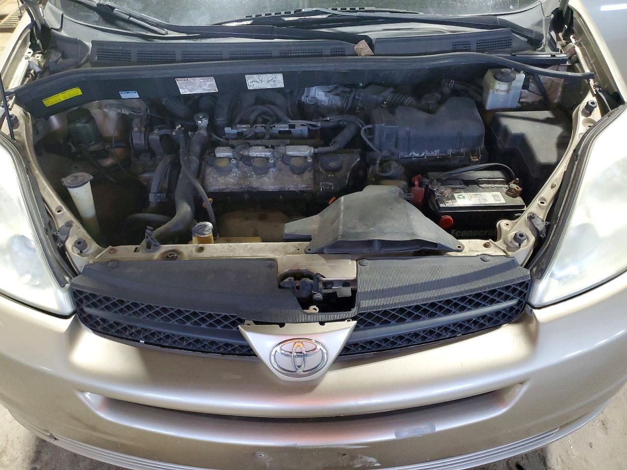 2004 TOYOTA SIENNA LE 8 PASSENGER photo 23