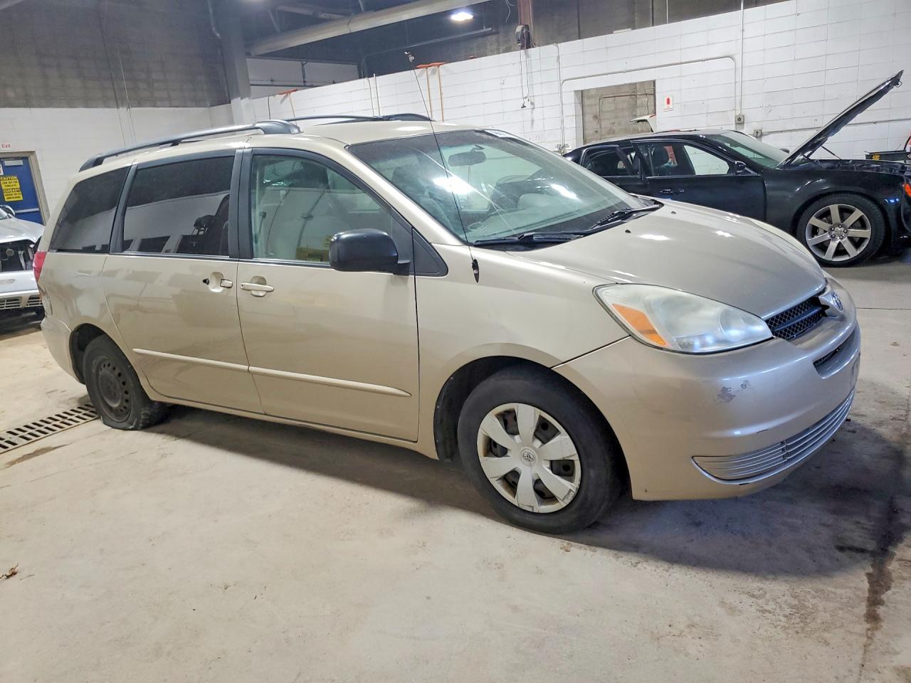 2004 TOYOTA SIENNA LE 8 PASSENGER photo 7