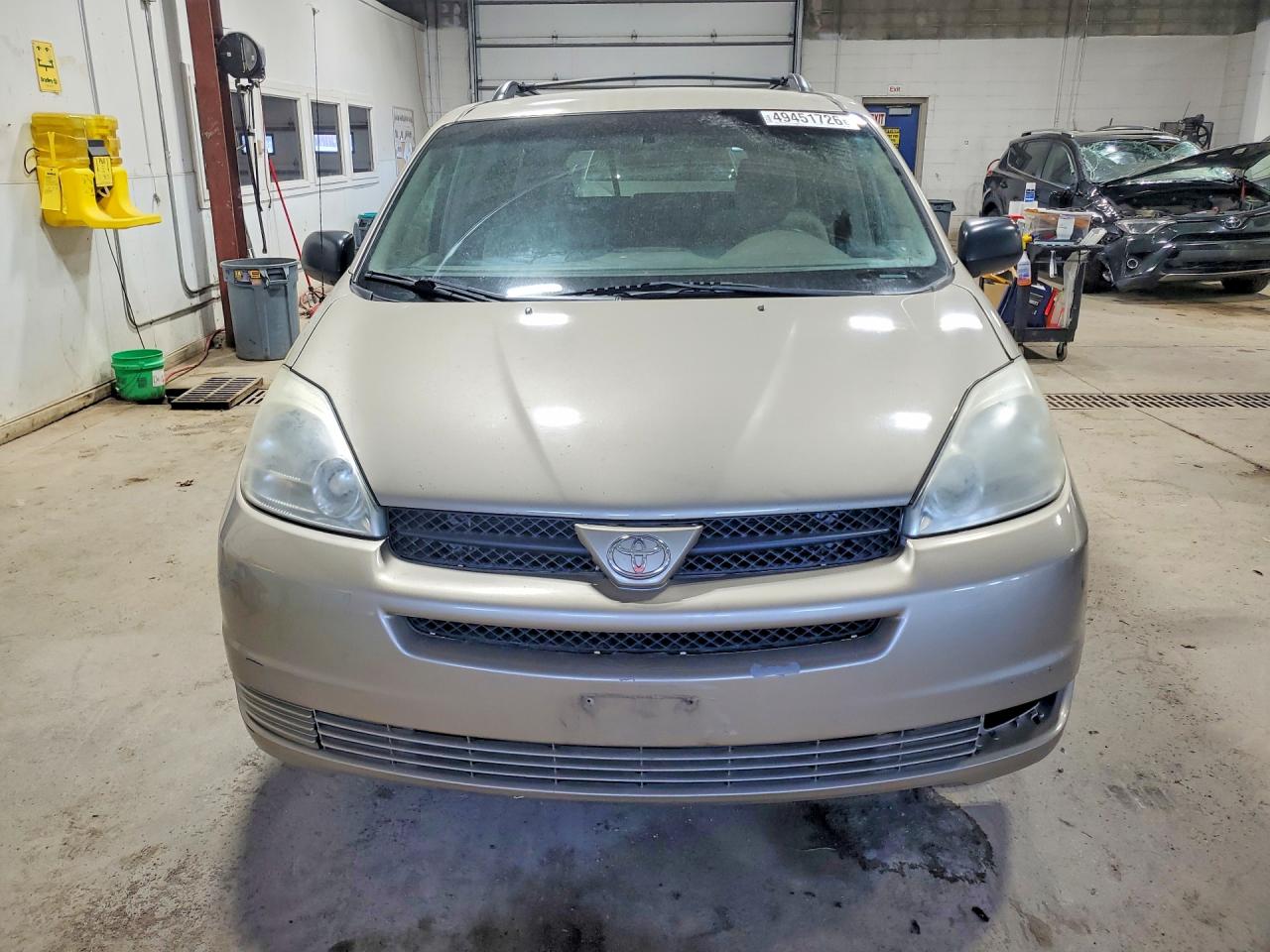 2004 TOYOTA SIENNA LE 8 PASSENGER photo 9