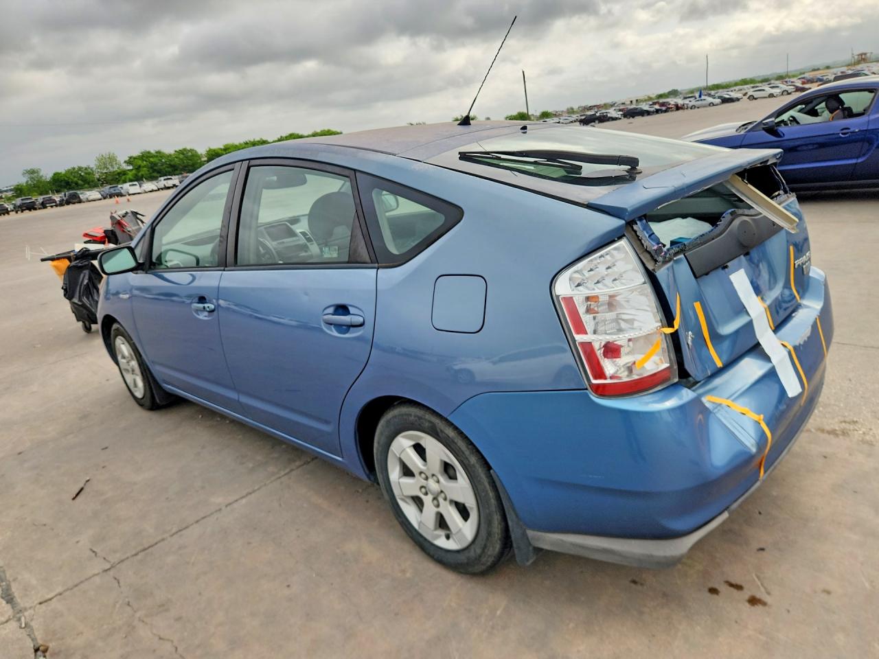 2009 TOYOTA PRIUS BASE photo 4