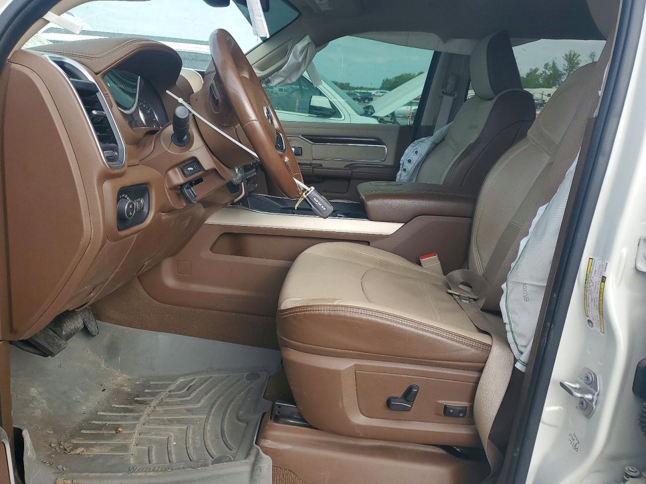 2022 RAM 3500 LARAMIE photo 13