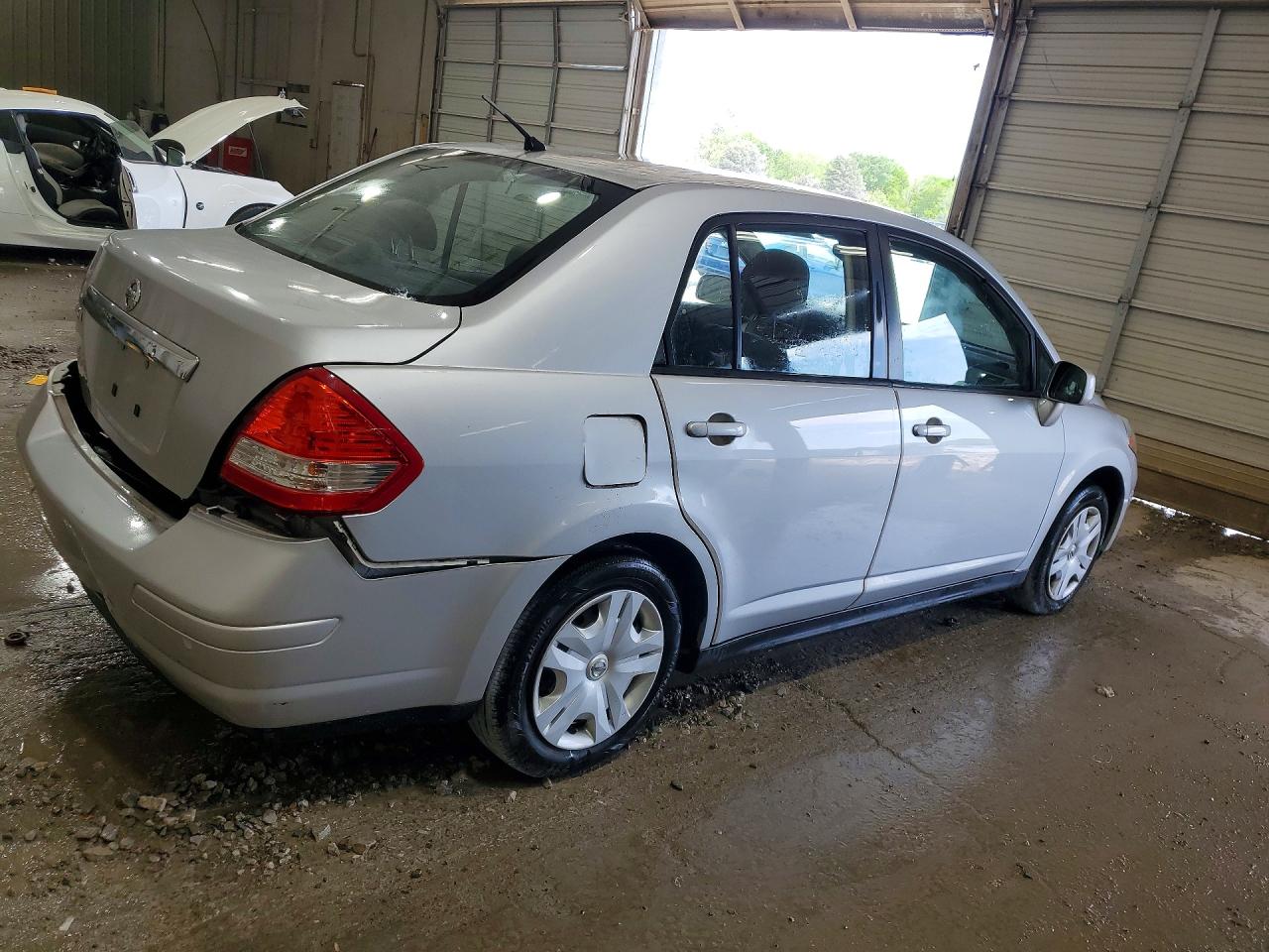 2011 NISSAN VERSA 1.8 S photo 5