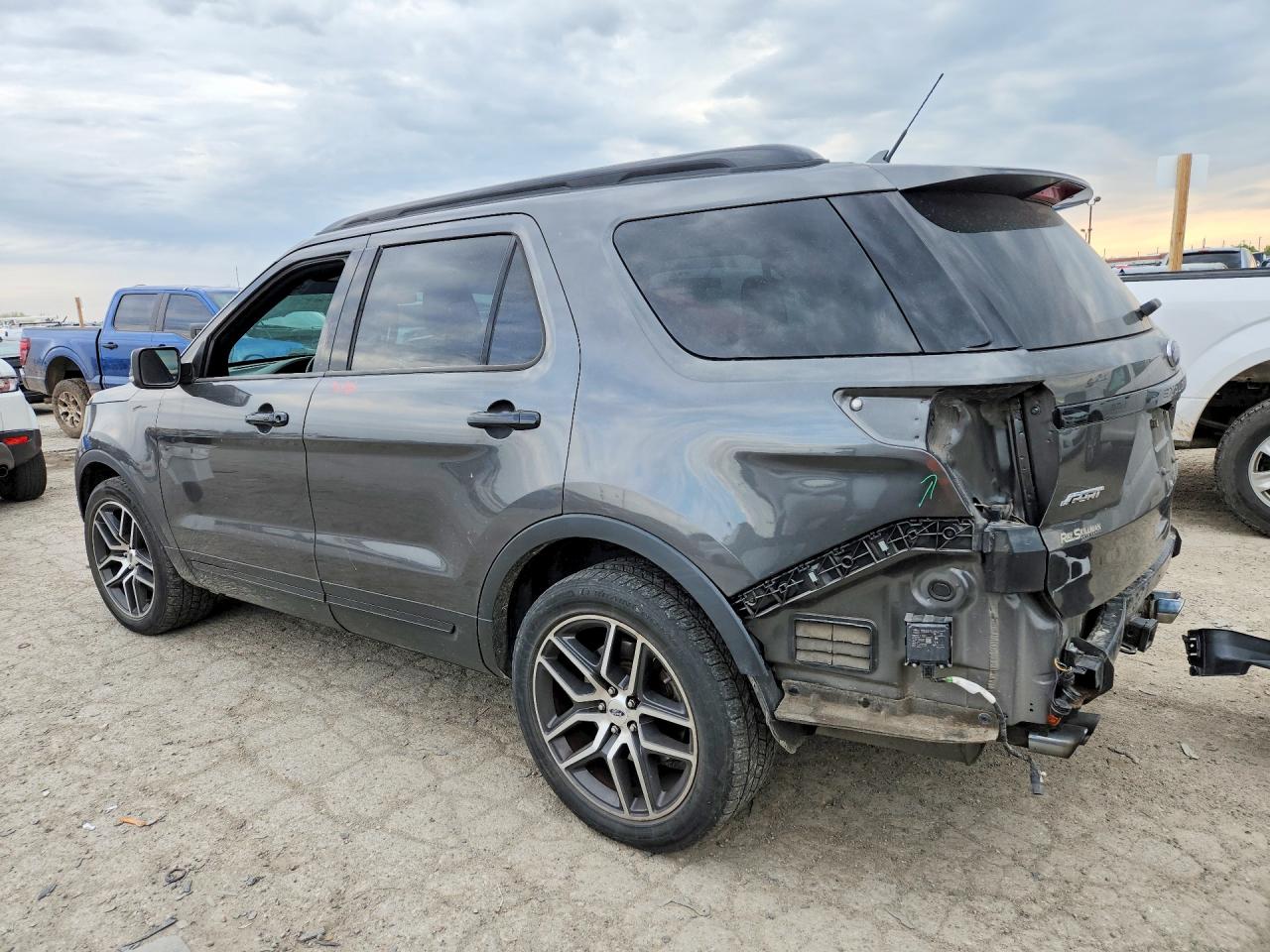 2018 FORD EXPLORER photo 3