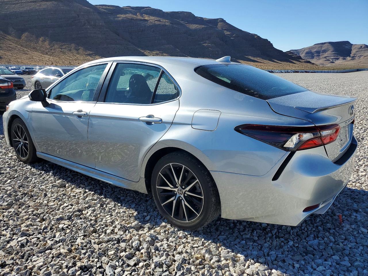 2021 TOYOTA CAMRY SE photo 3