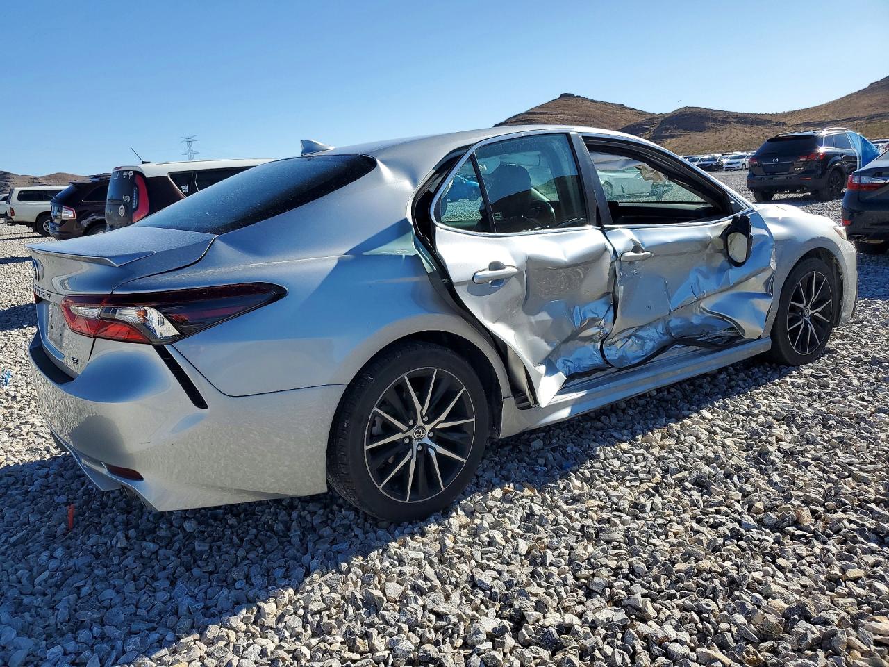 2021 TOYOTA CAMRY SE photo 5
