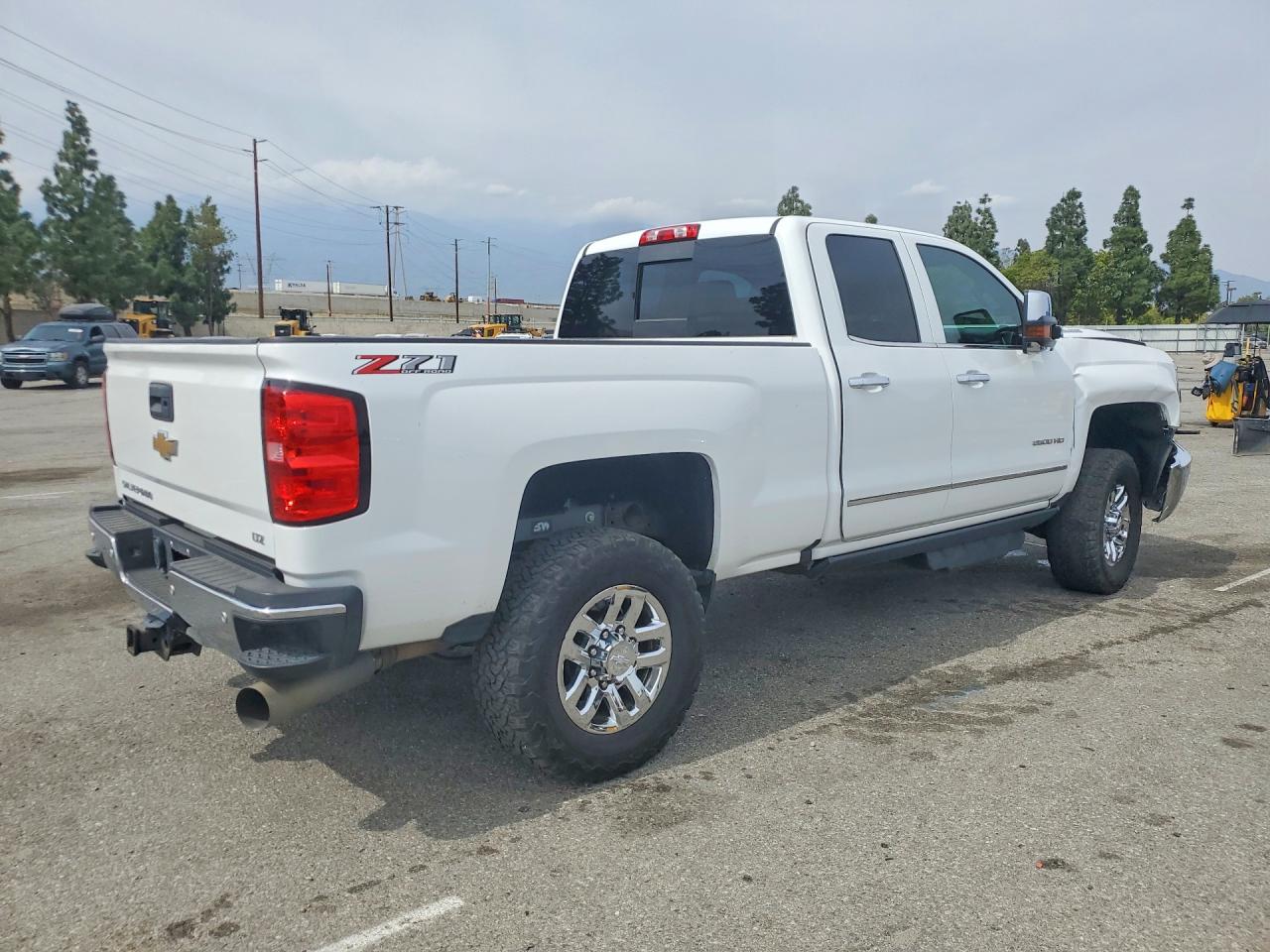 2018 CHEVROLET SILVERADO K2500 HEAVY DUTY LTZ photo 5