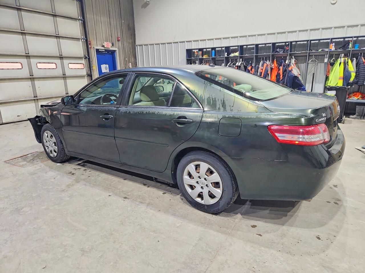 2010 TOYOTA CAMRY LE V6 photo 4