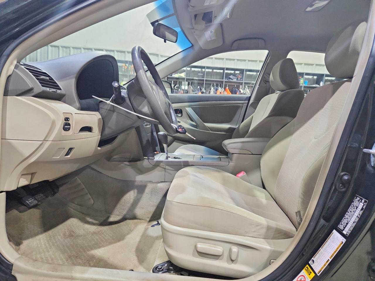 2010 TOYOTA CAMRY LE V6 photo 19