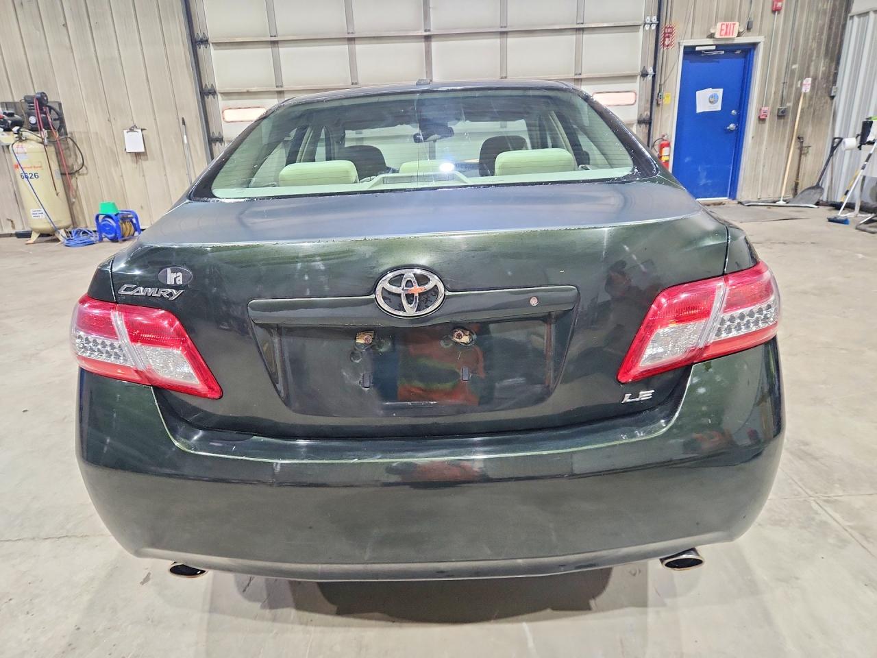 2010 TOYOTA CAMRY LE V6 photo 16