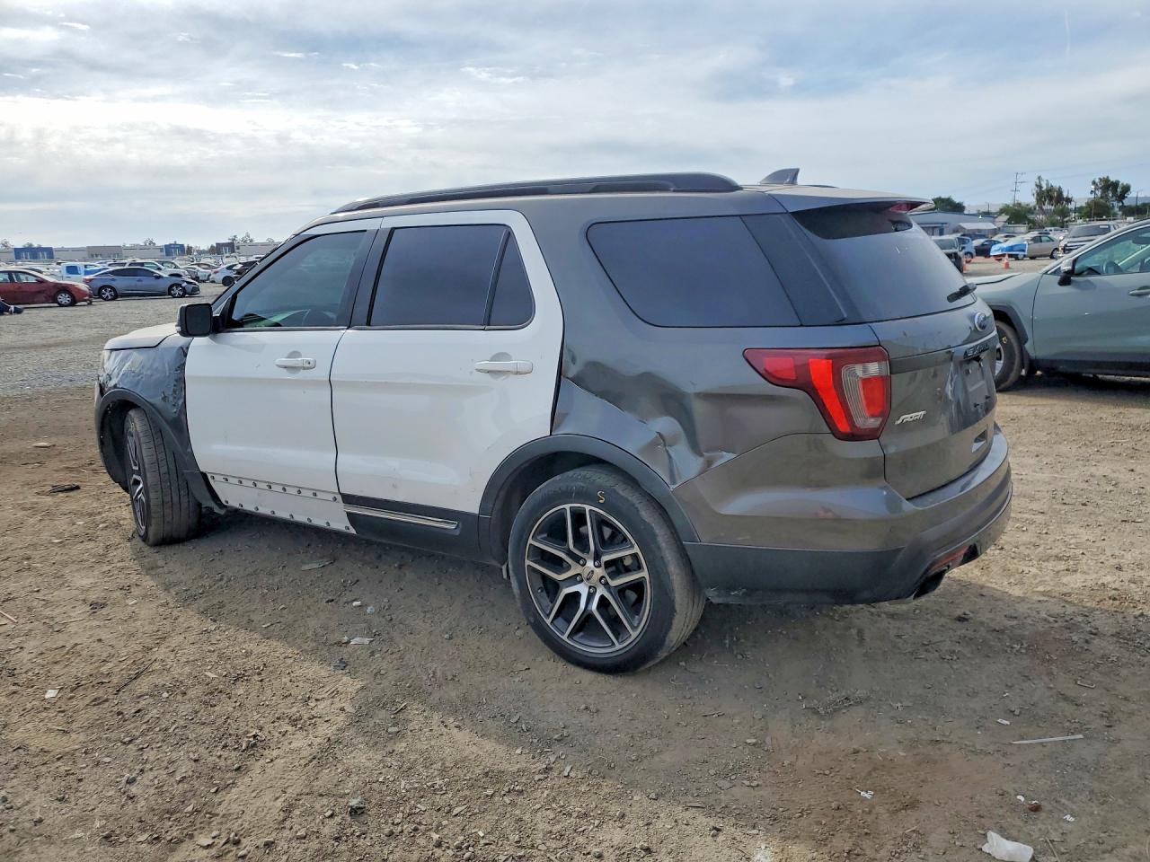 2017 FORD EXPLORER SPORT photo 4