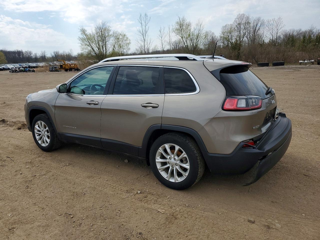 2019 JEEP CHEROKEE LATITUDE photo 2