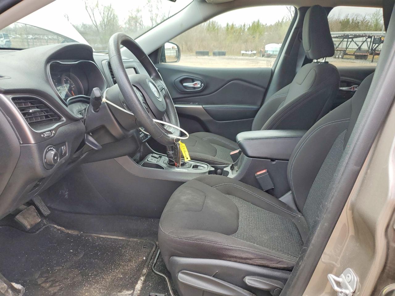 2019 JEEP CHEROKEE LATITUDE photo 7