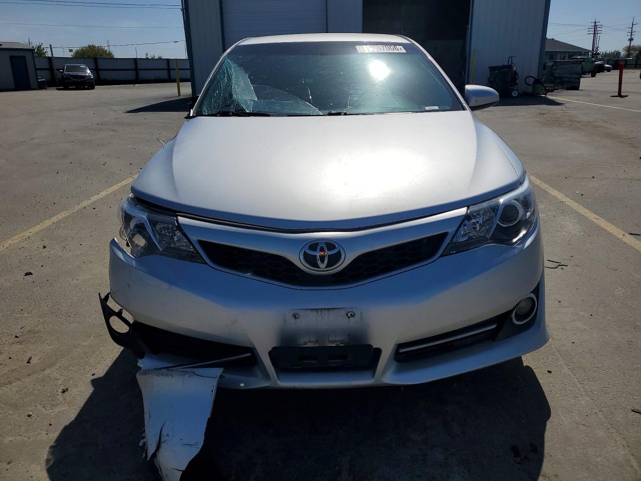 2013 TOYOTA CAMRY photo 13