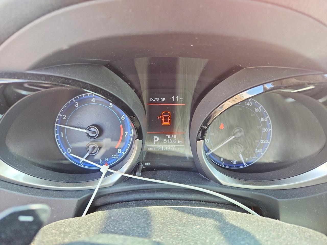 2014 TOYOTA COROLLA photo 9