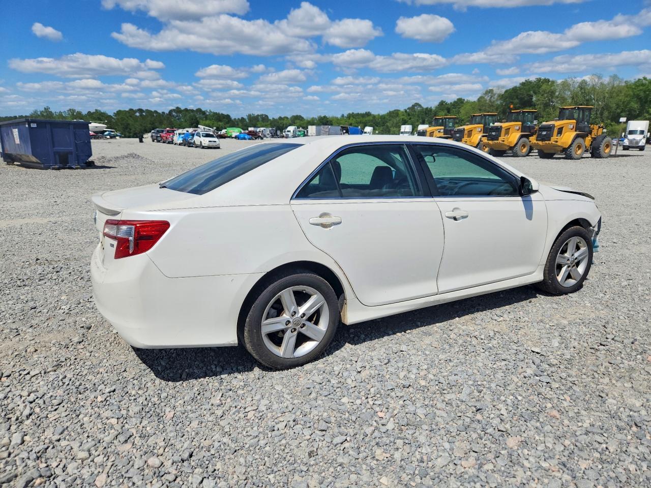 2014 TOYOTA CAMRY SE photo 5