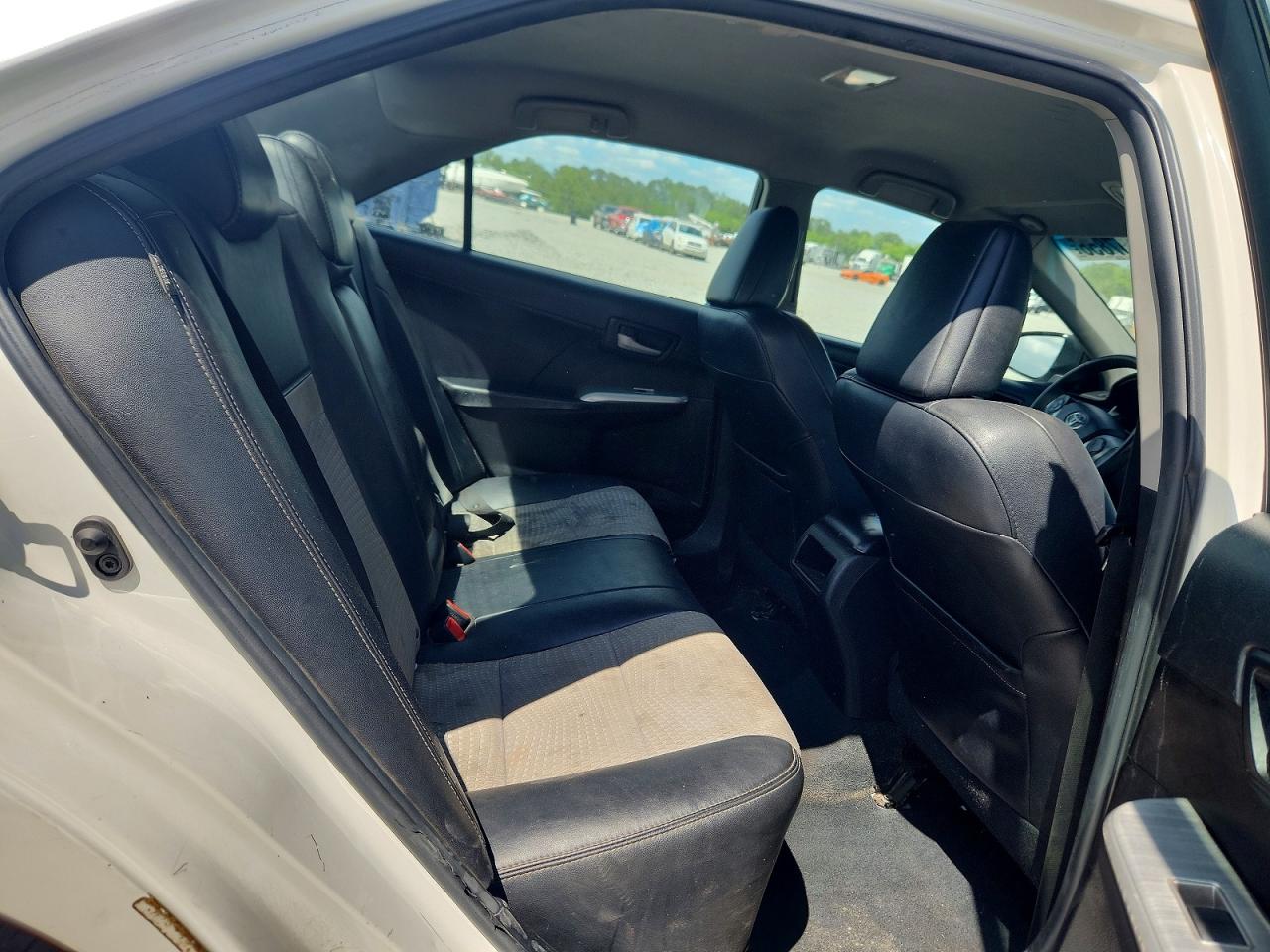 2014 TOYOTA CAMRY SE photo 19