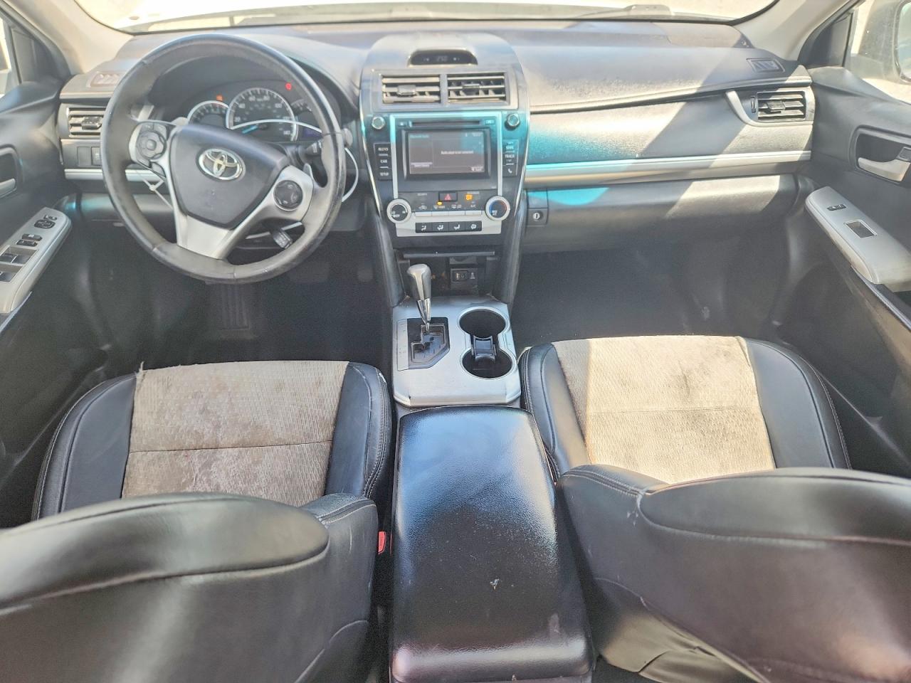 2014 TOYOTA CAMRY SE photo 15