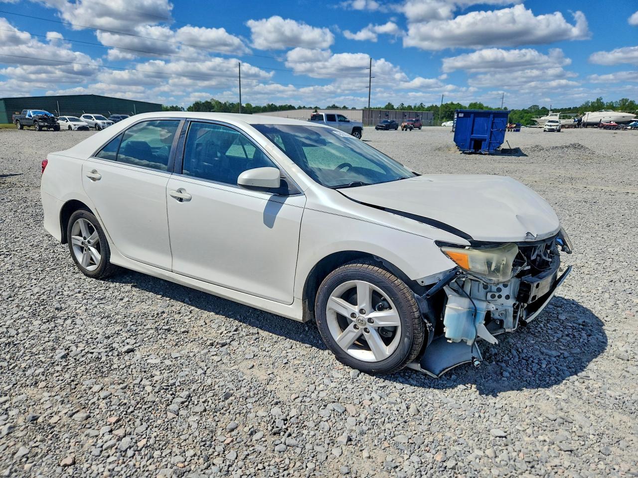 2014 TOYOTA CAMRY SE photo 7