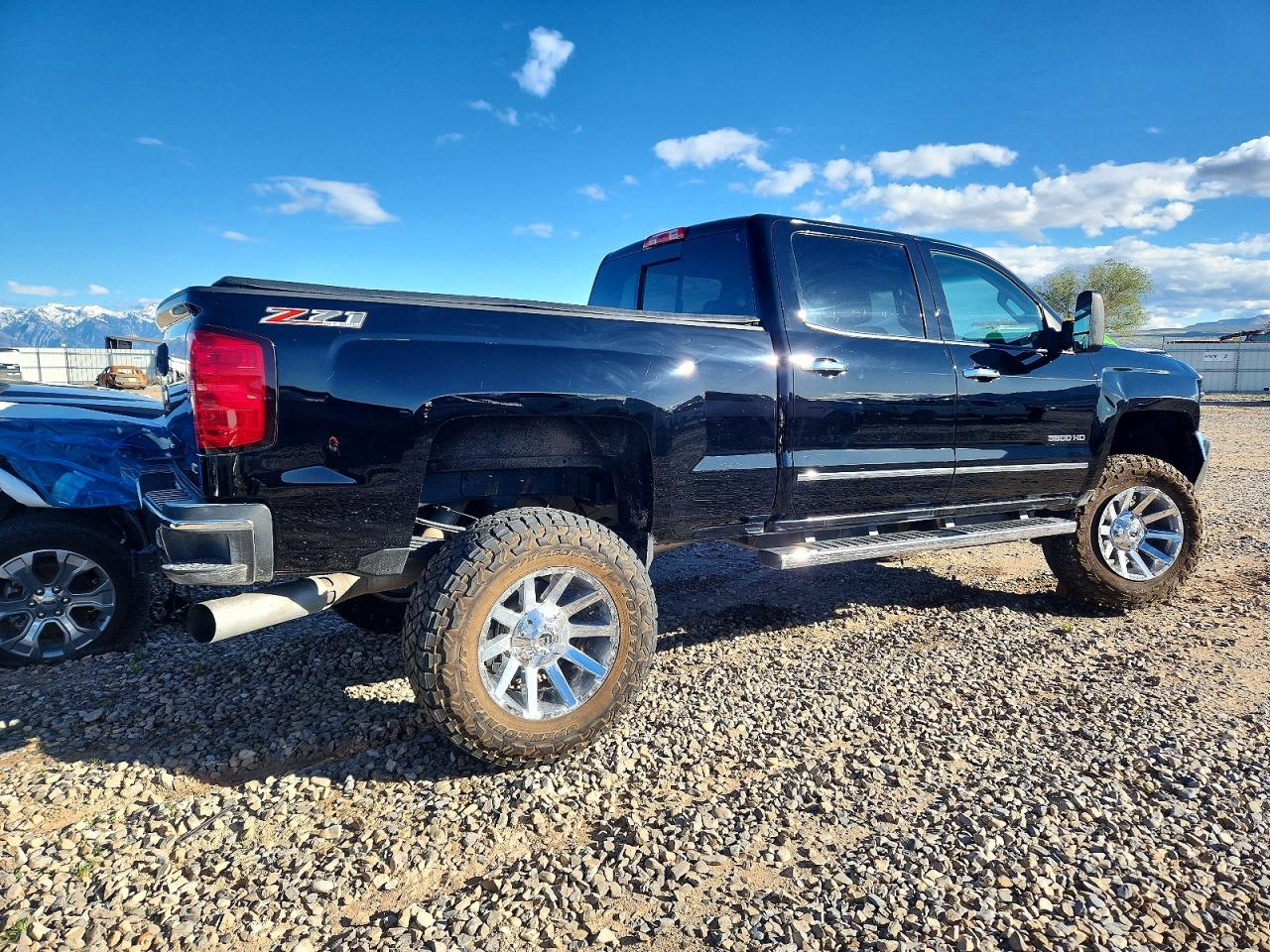 2015 CHEVROLET SILVERADO K3500 LTZ photo 10