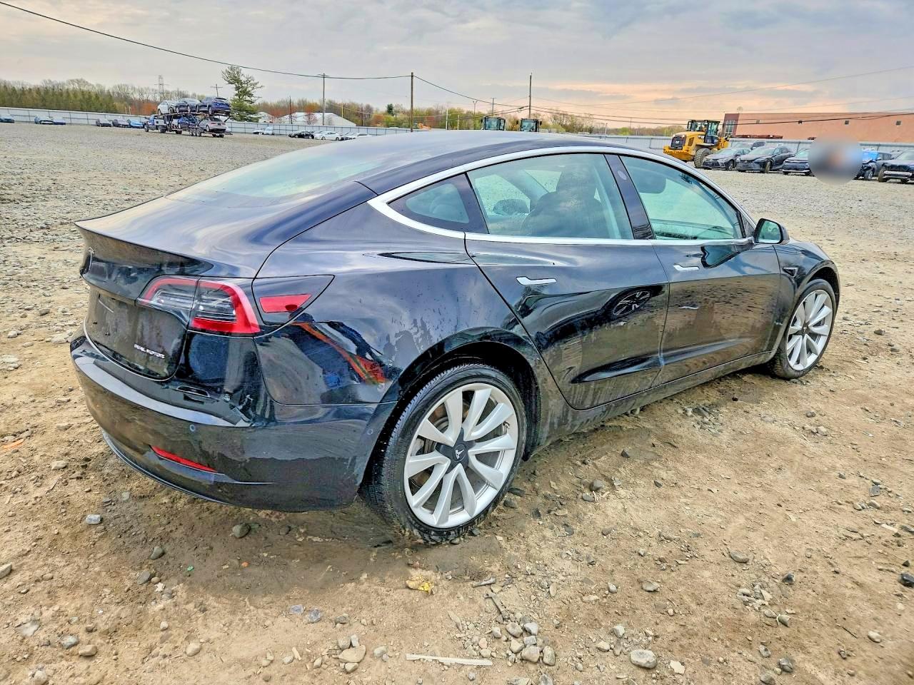 2018 TESLA MODEL 3 photo 5