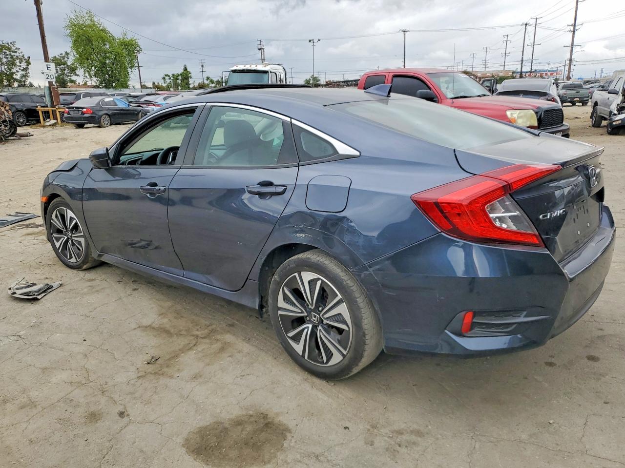 2017 HONDA CIVIC EX photo 3