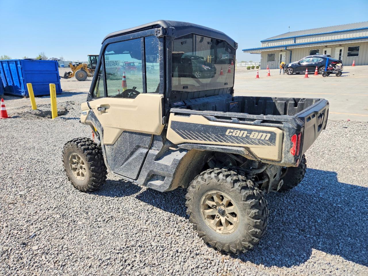2025 CAN-AM DEFENDER UTILITY VEHICLE photo 3