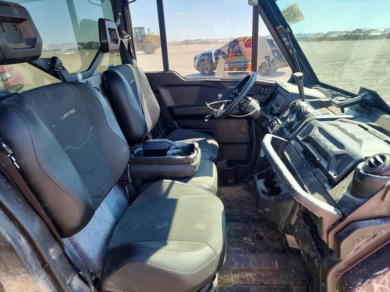 2025 CAN-AM DEFENDER UTILITY VEHICLE photo 5