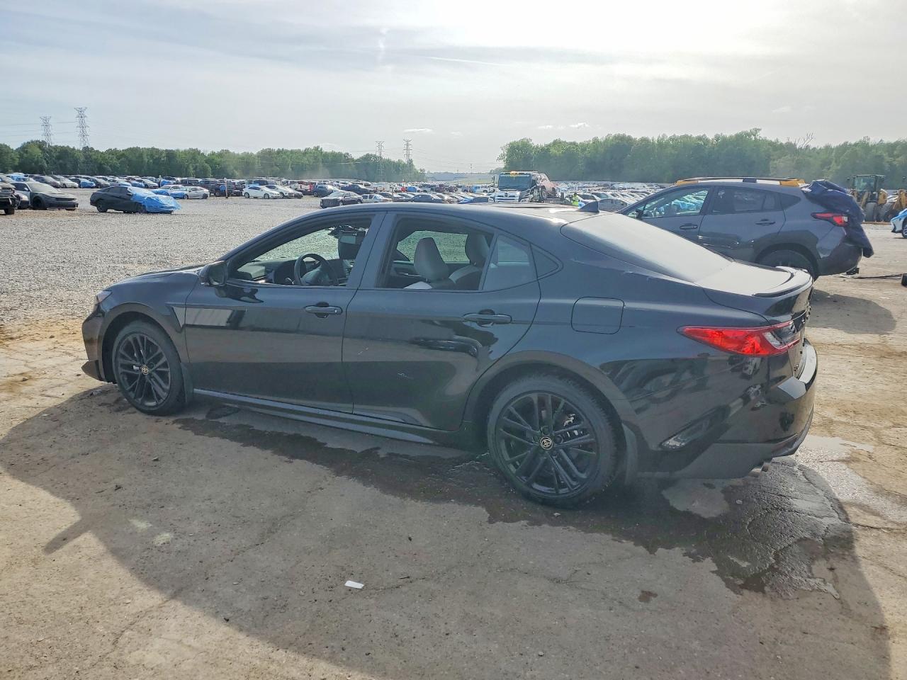 2026 TOYOTA CAMRY SE photo 4