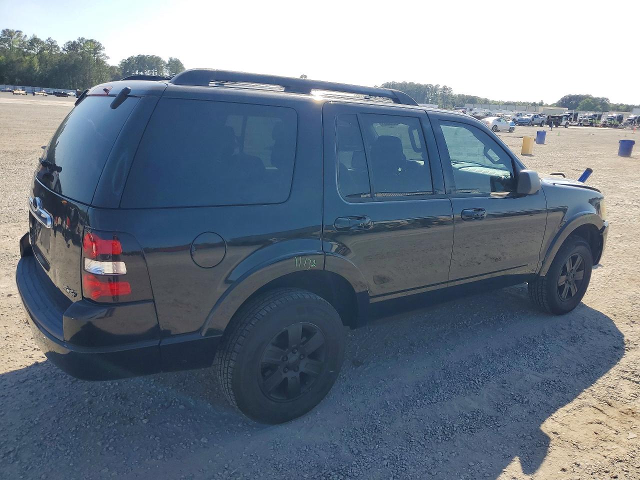 2010 FORD EXPLORER XLT photo 3