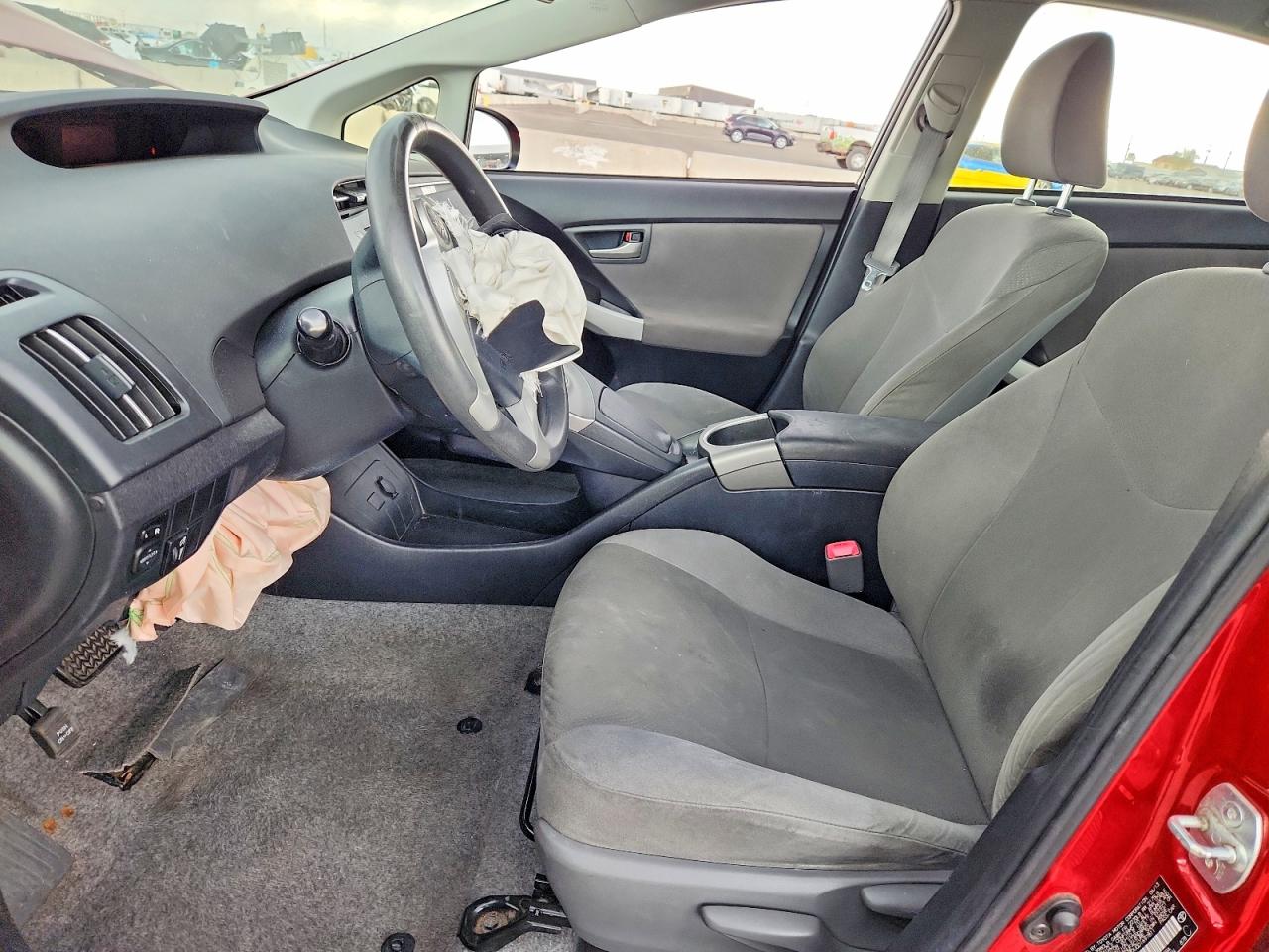 2013 TOYOTA PRIUS THREE photo 13